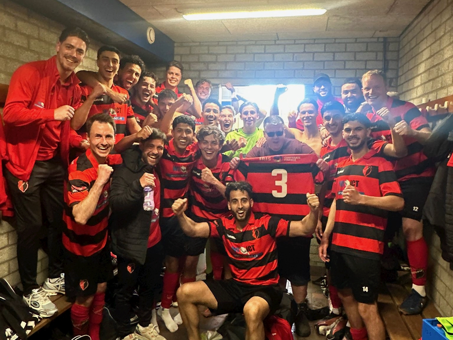 Olympia zet stap richting titel met overtuigende uitzege